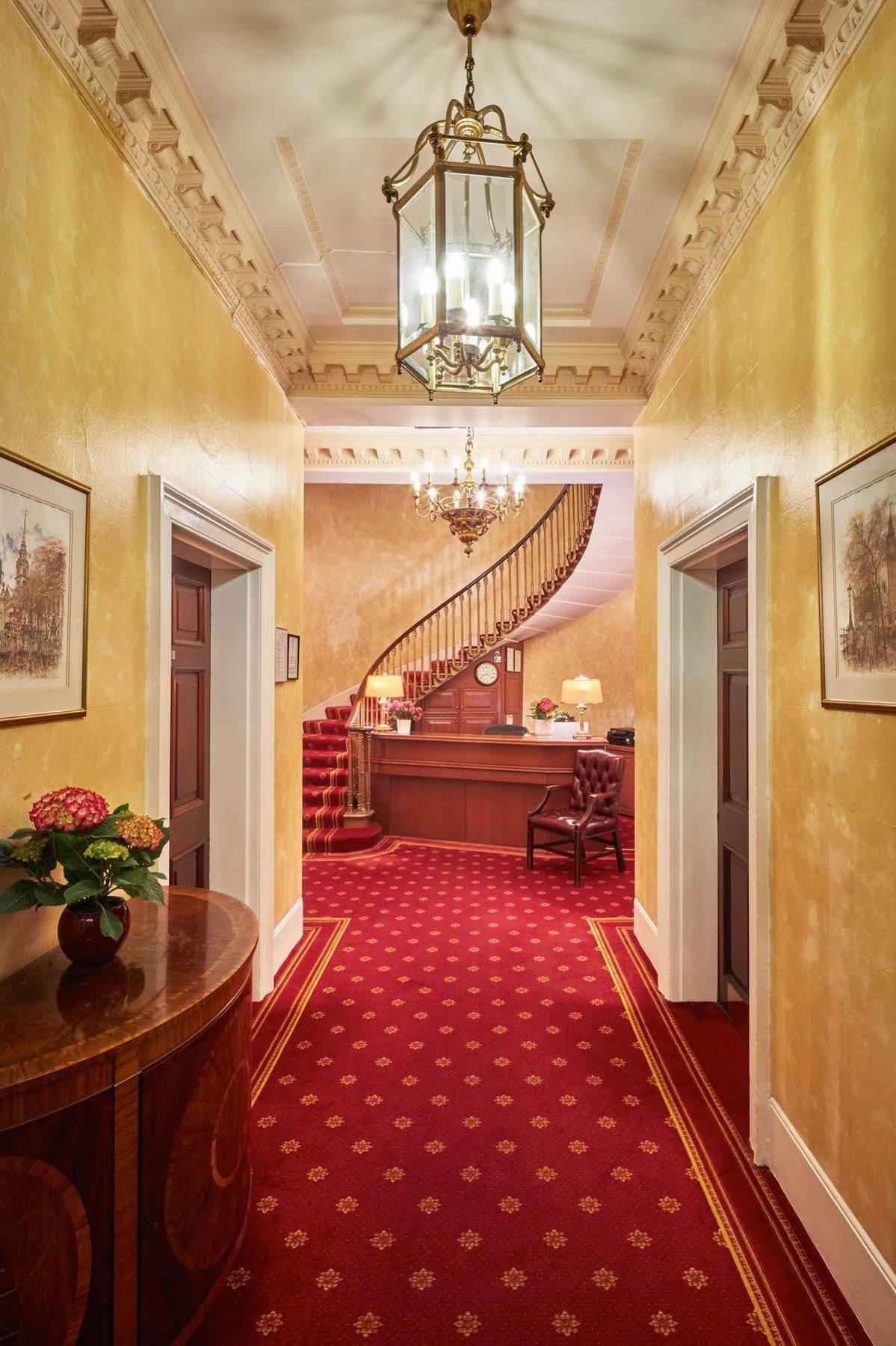The Diplomat Hotel Londen Buitenkant foto